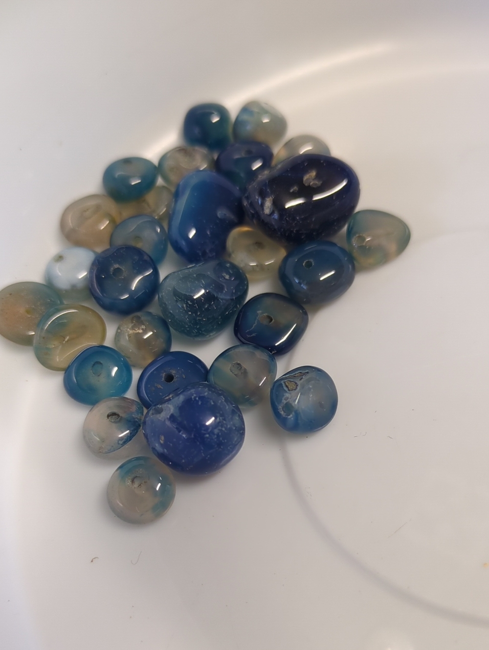 ❤️3/$10❤️Q69 Blue and Cream Agate Bead Mix